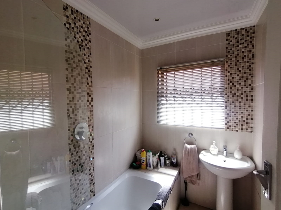 3 Bedroom Property for Sale in Kanana North West